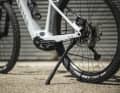 SUV or sports bike? All Grand Canyon:On bikes come from the factory without attachments. Side stands, mudguards and pannier racks are available in the Canyon shop to match the bike.