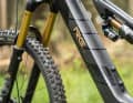 The lateral battery removal guarantees more frame rigidity.