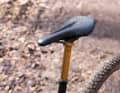 Missing the point: The Fox Transfer SL post is light. That's good. But it has significant play and no intermediate position. A slightly lowered, still pedalling position makes a lot of sense for downcountry bikes. Better 50 grams more.