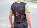 The Leatt Body Vest 3DF AirFit Evo is equipped with fairly massive protector plates, which is noticeable in its weight