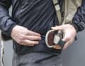 The hip fins are placed in the centre of the iliac crest - not too high and not too low.