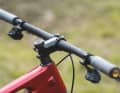 Ungewöhnlich in der Cross-Country-Disziplin: Santa Cruz setzt auf ein zweiteiliges Cockpit mit vielen Spacern.