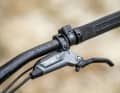 The Sram Maven Bronze brakes impressed with plenty of bite in the test. However, higher quality brakes would be appropriate on a bike costing just under € 10,000.