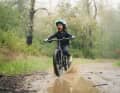 A trip in the rain can be a memorable experience. With children, the focus should be on fun and reflection.