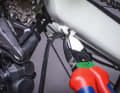 3 Remove the guides: If the Bowden cable is fixed to the frame with fasteners (e.g. cable ties), loosen these fasteners as well.