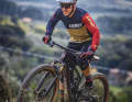 2022 brachte Scott das Lumen an den Start. Mit der Modellausführung Lumen 900 SL markierte das Scott damals gleich zwei Superlative: Mit 15,5 Kilo war es das leichteste und mit 15.999 Euro auch das teuerste E-MTB am Markt.