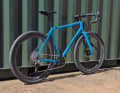 Das Shand Stramash Gravelbike präsentiert sich mit einem vielseitigen Rahmen aus britischem Stahl und vielen Aufbau-Optionen.