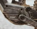 Shimano EP8: Unter den kräftigen  E-MTB-Motoren ist der EP8 der kleinste und leichteste Vertreter. Dafür fehlt ihm auch etwas Maximal-Power. Das Fahrgefühl ist harmonisch, aber nicht so spritzig wie  bei der Konkurrenz. Top: schlanke Bedienelemente und gute App-Anbindung.