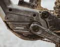 Shimano EP8: Unter den kräftigen  E-MTB-Motoren ist der EP8 der kleinste und leichteste Vertreter. Dafür fehlt ihm auch etwas Maximal-Power. Das Fahrgefühl ist harmonisch, aber nicht so spritzig wie  bei der Konkurrenz. Top: schlanke Bedienelemente und gute App-Anbindung.