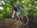 “König Karl” liebt nicht nur schnelle Bikes, sondern auch schnelle Autos. Bei der Shimano XTR Di2 M9200 sieht der Profi durchaus Parallelen.