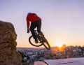 City-Downhill in Jordanien. Tomáš Slavík auf der Suche nach neuen Austragungsorten für die Red Bull Cerro Abajo Serie.