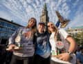 Frauen-Power beim District Ride in Groningen. Siegerin Wiggberg (mitte) links die Deutsche Johanna Nussbaumer (2.) und rechts. Natalia Niedźwiedź aus Polen. | Foto Red Bull/Bartek Wolinski