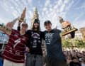 Dawid Godziek (2), Tim Bringer (1), Lucas Huppert (3). Das Männer-Podium des Red Bull District Ride 2026.