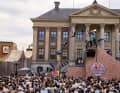Alma Wiggberg segelt im Backflip durch Groningen. Sieg. | Foto Red Bull/Rutger Pauw