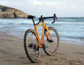 Cap sur la mer : le Soulrider Sile est le compagnon idéal pour les voyages individuels en vélo.