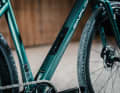 A look taken from the mountain bike: the down tube has a storage compartment for a tube and the most necessary tools.