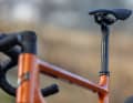 The carbon seatpost has no offset. It is available in 300 / 350 / 400 mm lengths.