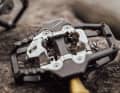 The sole of the shoe has a little less contact with the pedal body, you stand slightly wobbly. The two pins are of no real use even when unclicked.