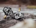 Light, compact and pretty stylish - Sixpack has revised its Vertic trail pedal and equipped it with a titanium axle.