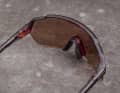 le pont de nez et les branches de lunettes peuvent être adaptés à la forme personnelle de la tête