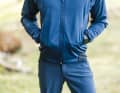 The thick softshell jacket keeps you nice and warm, and the slit pockets also heat up your hands