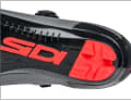 Sole width: Not only the sole material, but also the shape and arrangement of the tread have an influence on the grip and stability of a shoe. The narrow tread block of the Sidi (pictured left), which is positioned far forwards, offers no stability whatsoever. The Suplest (pictured right), on the other hand, is very sure-footed.
