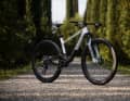 Das Scott Spark RC 2026 bleibt seinen Wurzeln treu und setzt 120 Millimeter Federweg sowie ein hihes Maß an Systemintegration.