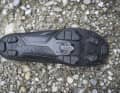 Le caoutchouc des crampons provient des chaussures de VTT de Specialized et est très adhérent - mais un peu étroit
