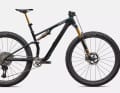 With long suspension elements, the Specialized Epic 8 mutates into an Evo and thus into a sporty trail bike.