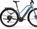 Das Speeddrive R600 T EQ bietet alles wie die Diamant-Variante – ergänzt um einen Trapezrahmen mit abgesenktem Oberrohr für ein bequemeres Auf- und Absteigen. Ideal für den täglichen Stadtbetrieb. Ab Februar 2027, 2.499 Euro.