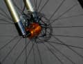 The wheels are hand-spoked by RyanBuildsWheels. They are fitted with 30 millimetre wide carbon rims from Nextie.