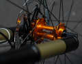 A little bling, bling is a must. Hope Pro5 hubs from British production.