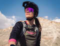 Bikebrillen sind praktisch - aber auch Fashion-Statement. Hier Profi-Bikerin Steffi Marth mit einem besonders großen Modell.