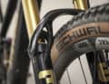 Also brand new: the Fox 36 SL. The lightweight trail fork is said to weigh just 1755 grams despite its sturdy tubes.