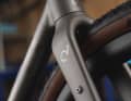 Von der Oberfläche bis zu den Logos lässt sich das Titan-Gravelbike von Sturdy vielfältig individualisieren.