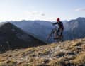 Stefan Migliorini puts the spurs to the TP4. The man from Turin is not only an Italian downhill legend, but also the founder and boss of Thok.