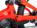 The frame swings around Shimano's EP8 motor, which is only possible thanks to carbon fibre. The rear triangle is also made from carbon fibre.