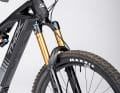 With its new carbon frame, Thok has opted for classic cable routing through the frame. The battery is integrated into the down tube and can be removed.