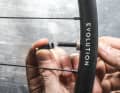 Le noyau compact se dévisse facilement, même sans outil.