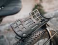 The U-Shell, priced at 17.95, is definitely worth recommending, as it allows drybags to be carried safely. On rough terrain, however, the plastic shell can wobble a little.