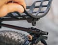 Clever: Thanks to the quick-release fastening, the charging cradle can be removed in a single movement.