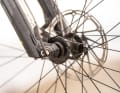 The front wheel can be removed for transport or maintenance work without tools thanks to the quick release.