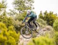 Schroffe Felsen, steile Hänge  und loses Geröll – die Testbedingungen in Finale Ligure stellen rigorose  Anforderungen an die Fahrqualitäten der Testbikes. Unter diesen Bedingungen  fühlte sich Testleiter Peter Nilges auf dem GT am wohlsten.