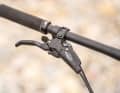 Due to the lack of braking power, the Sram G2 stoppers turn out to be the weakest point of the equipment.