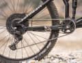 Den Deore-Antrieb kombiniert NS Bikes mit einer Sun-Race-Kassette mit 11–51 Zähnen. Damit fällt die Bandbreite deutlich geringer aus als mit der Shimano-Kassette am Canyon.
