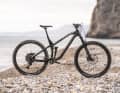 The NS has by far the longest reach, the most generous wheelbase, the lowest bottom bracket and a high front end. This extremely long and flat geometry produces the smoothest ride in the test, conveys the most confidence and encourages you to go full throttle downhill.