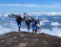"Mamma Etna" decides whether you can really take the last steps to the crater rim. BR editor Michael Düchs (2nd from right) was lucky.