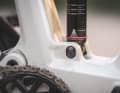 If you turn the flip chip on the lower shock mount, the seat and steering angle change by 0.5 degrees, the reach increases and the bottom bracket is higher.