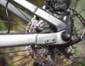 Equipped for everyday use: The Rail 7 is prepared for the installation of a side stand. Fortunately not visible: The speed sensor is slimly integrated into the dropout.
