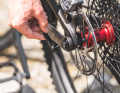 Typical Trek: Thanks to the Allen key in the rear thru-axle, the wheel can be changed without a mini-tool.